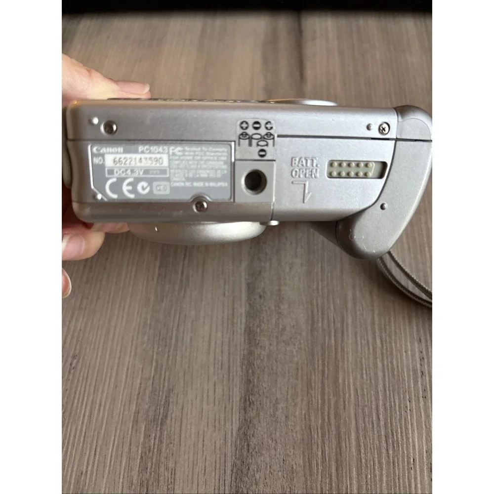 Canon PowerShot A70 3.2MP Compact Digital Camera- Doesn't Work Selling For Parts